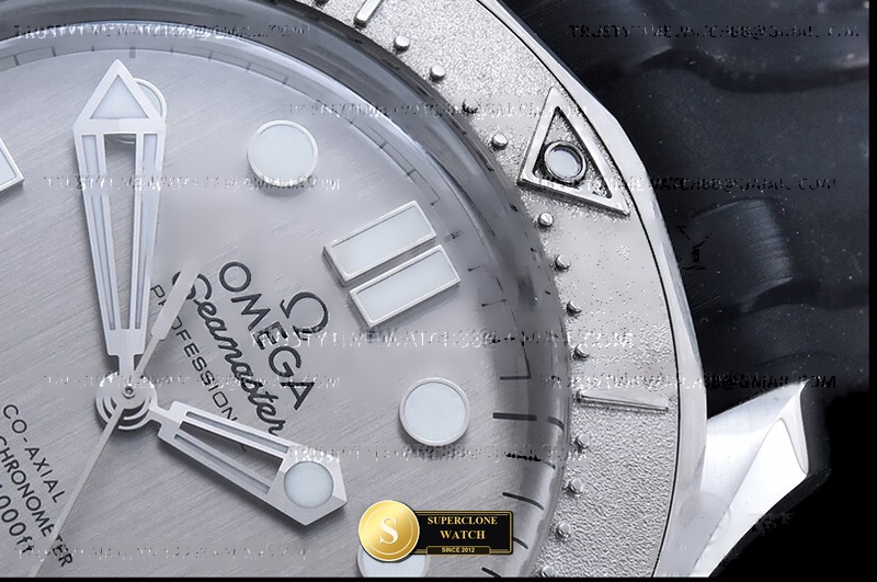 Omega Ref. OMG0924B ORF - Lateral Bezel & Sapphire Crystal Profile (Photo 6 of 32)