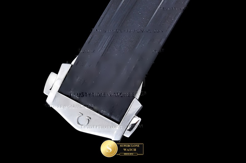Omega Ref. OMG0924B ORF - On-Wrist Presence & Case Thickness View (Photo 13 of 32)