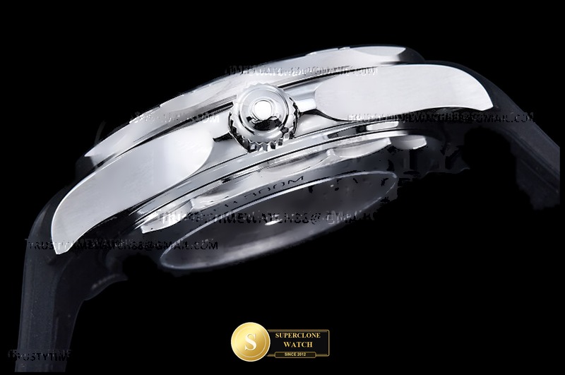 Omega Ref. OMG0924B ORF - On-Wrist Presence & Case Thickness View (Photo 17 of 32)