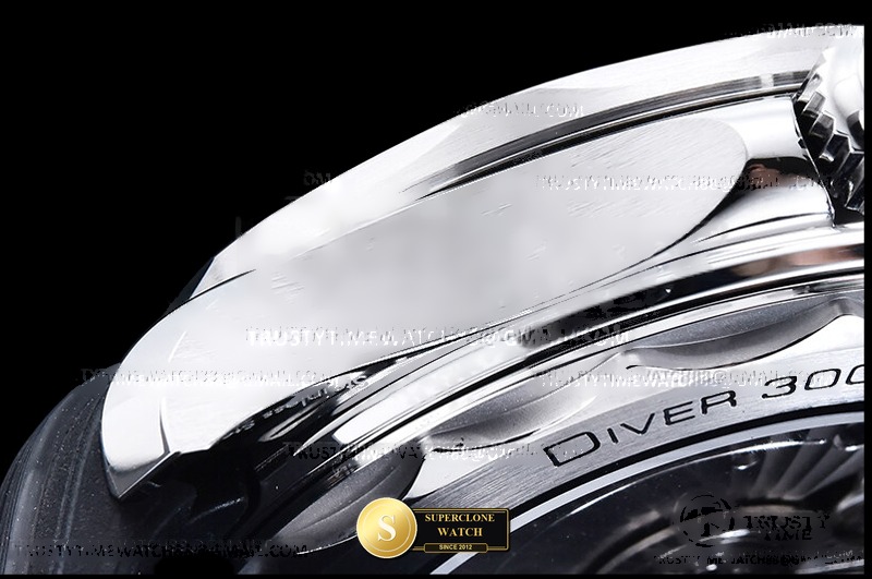 Omega Ref. OMG0924B ORF - On-Wrist Presence & Case Thickness View (Photo 19 of 32)