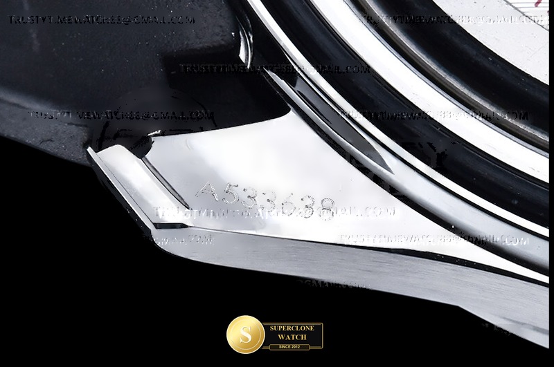 Omega Ref. OMG0924B ORF - On-Wrist Presence & Case Thickness View (Photo 25 of 32)