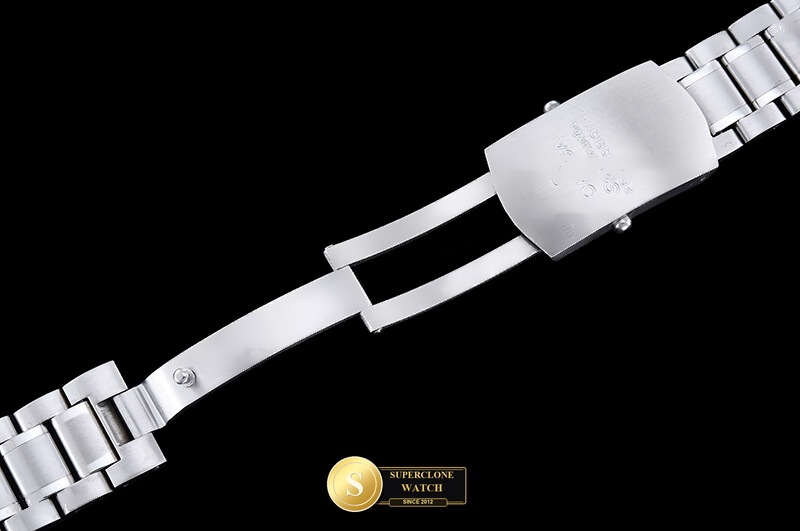 Omega Ref. OMG0926B SMF - On-Wrist Presence & Case Thickness View (Photo 29 of 35)