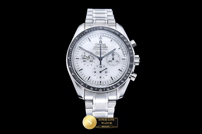 Omega Ref. OMG0926B SMF - On-Wrist Presence & Case Thickness View (Photo 31 of 35)