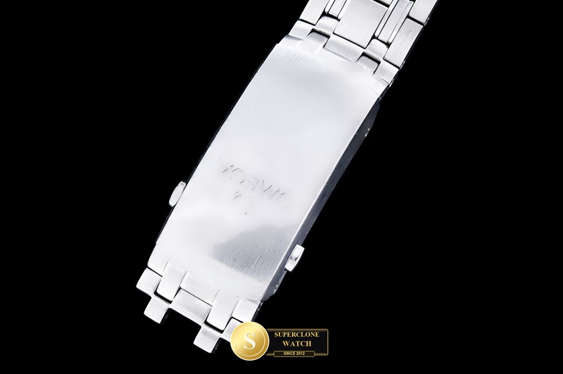 Omega Ref. OMG0929A ORF - On-Wrist Presence & Case Thickness View (Photo 13 of 35)