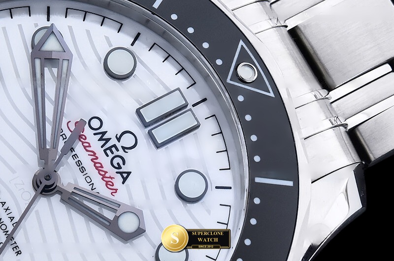 Omega Ref. OMG0929C ORF - Lateral Bezel & Sapphire Crystal Profile (Photo 6 of 35)