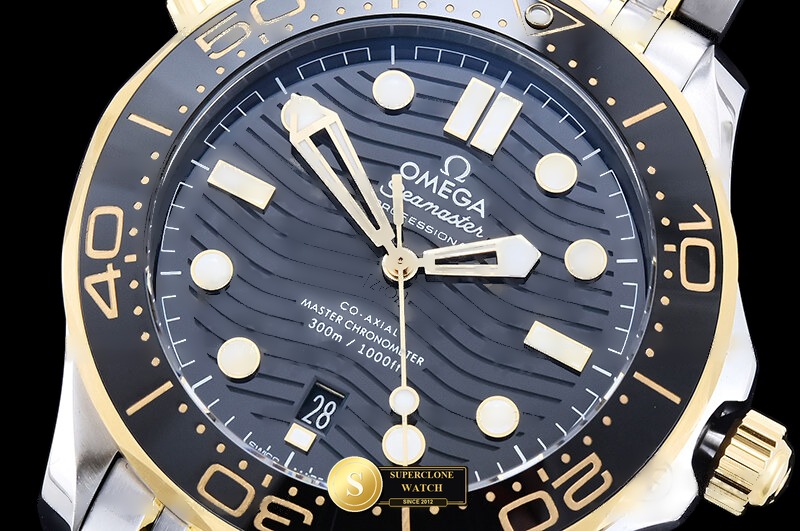 Omega Ref. OMG0930B ORF - Lug-to-Lug & Rehaut Engraving View (Photo 5 of 38)