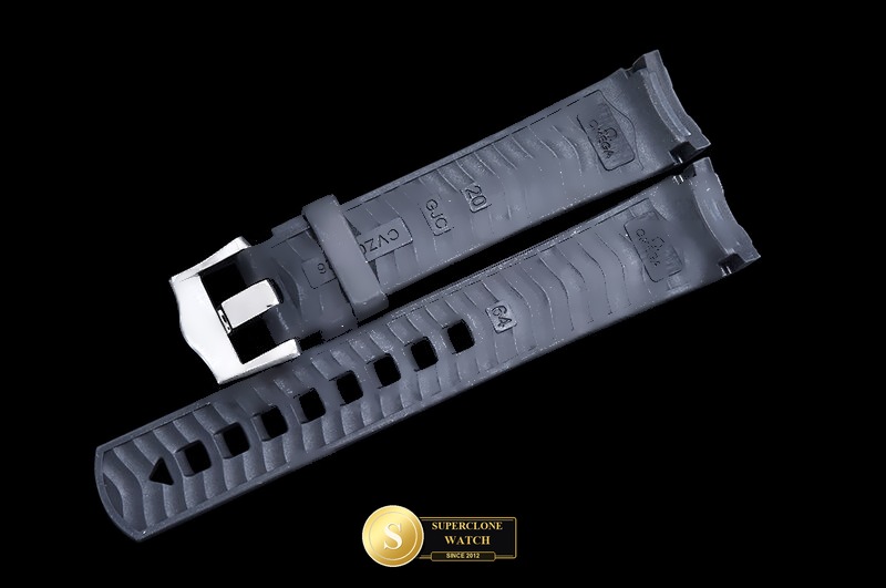 Omega Ref. OMG0930D ORF - On-Wrist Presence & Case Thickness View (Photo 37 of 37)