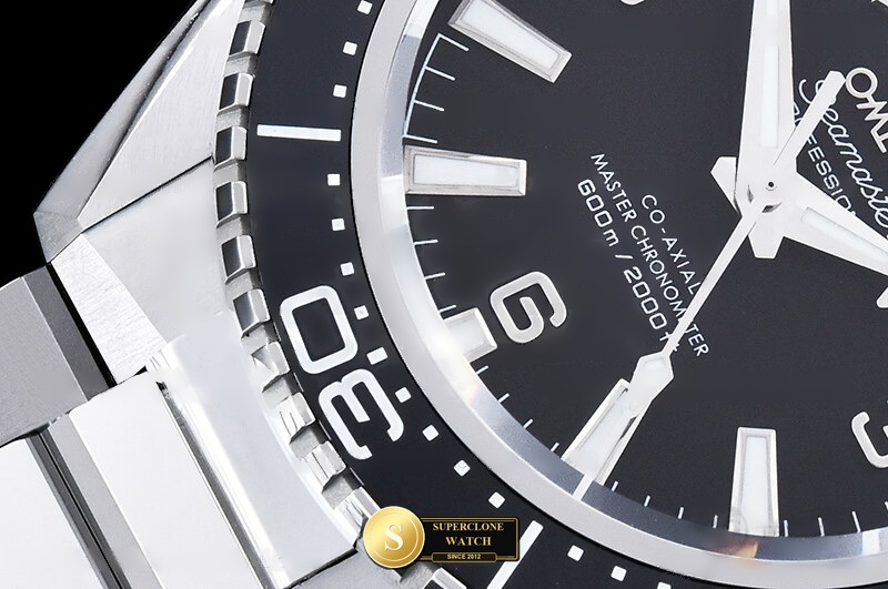 Omega Ref. OMG0933B VS+ - On-Wrist Presence & Case Thickness View (Photo 7 of 40)