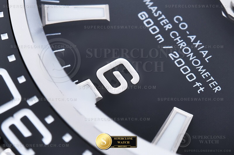 Omega Ref. OMG0933B VS+ - On-Wrist Presence & Case Thickness View (Photo 11 of 40)