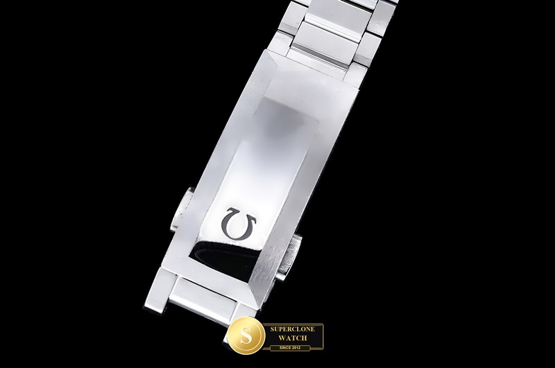Omega Ref. OMG0933B VS+ - On-Wrist Presence & Case Thickness View (Photo 13 of 40)