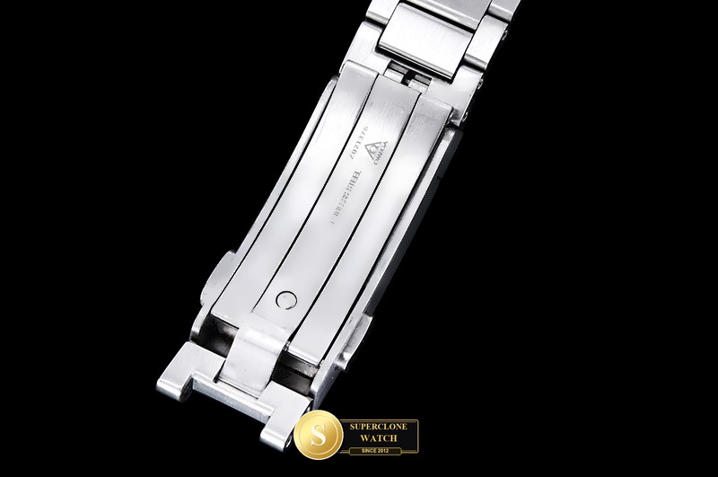 Omega Ref. OMG0933B VS+ - On-Wrist Presence & Case Thickness View (Photo 15 of 40)