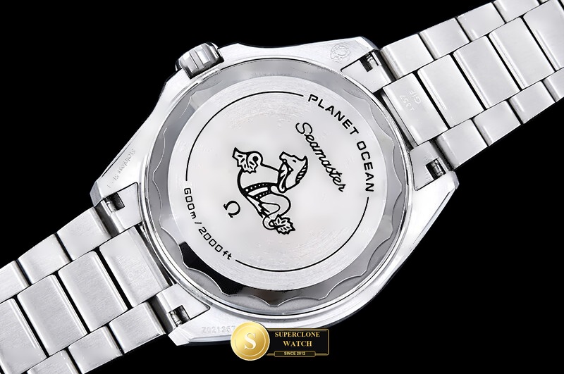 Omega Ref. OMG0933B VS+ - On-Wrist Presence & Case Thickness View (Photo 23 of 40)
