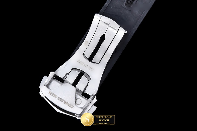 Omega Ref. OMG0933B VS+ - On-Wrist Presence & Case Thickness View (Photo 39 of 40)