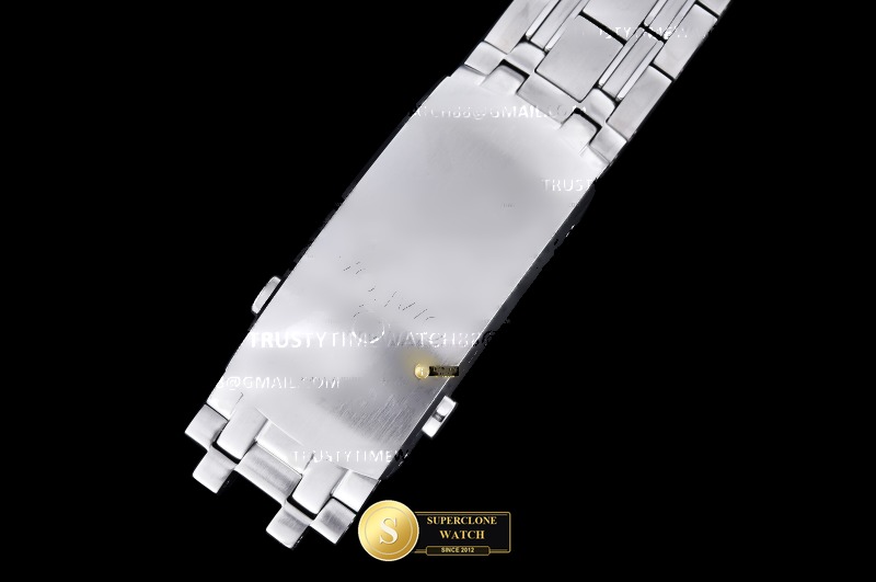Omega Ref. OMG0938C ORF - On-Wrist Presence & Case Thickness View (Photo 13 of 37)