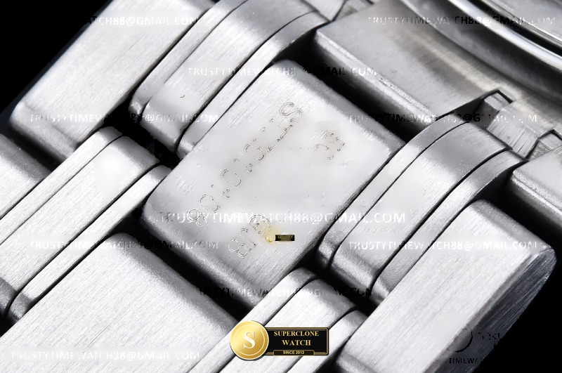 Omega Ref. OMG0938C ORF - On-Wrist Presence & Case Thickness View (Photo 19 of 37)