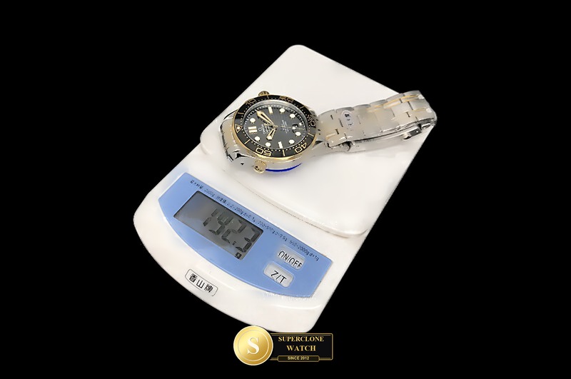 Omega Ref. OMG0939B ORF - On-Wrist Presence & Case Thickness View (Photo 39 of 45)