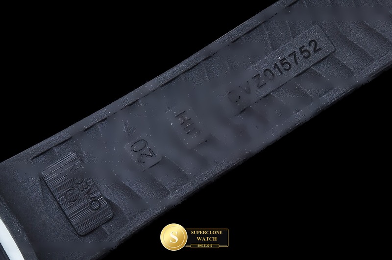 Omega Ref. OMG0939B ORF - On-Wrist Presence & Case Thickness View (Photo 43 of 45)