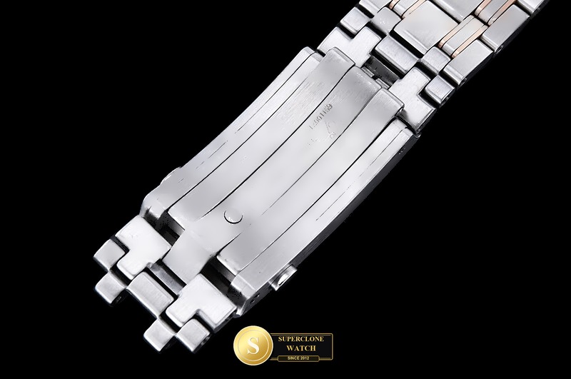 Omega Ref. OMG0939D ORF - On-Wrist Presence & Case Thickness View (Photo 15 of 45)
