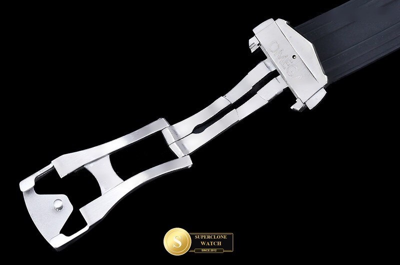 Omega Ref. OMG0939D ORF - On-Wrist Presence & Case Thickness View (Photo 41 of 45)