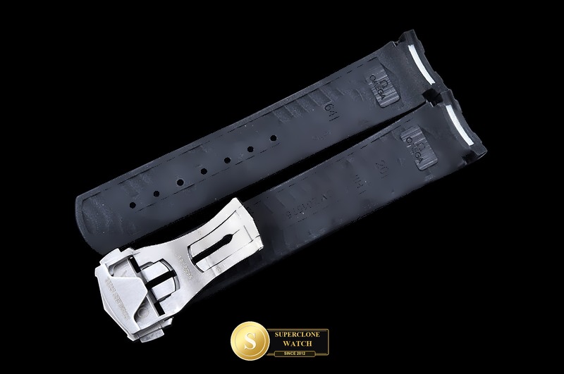 Omega Ref. OMG0939D ORF - On-Wrist Presence & Case Thickness View (Photo 45 of 45)