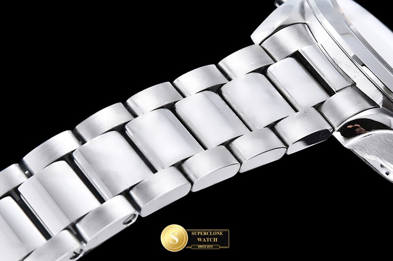 Omega Ref. OMG0944B VS+ - On-Wrist Presence & Case Thickness View (Photo 13 of 29)