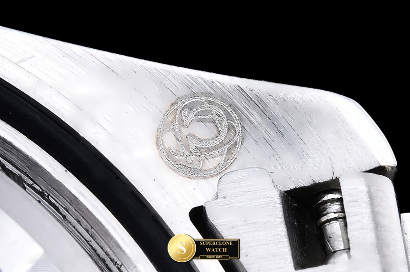 Omega Ref. OMG0944C VS+ - On-Wrist Presence & Case Thickness View (Photo 21 of 29)