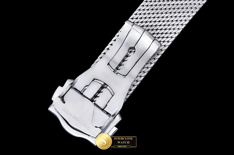 Omega Ref. OMG0921 VSF - On-Wrist Presence & Case Thickness View (Photo 15 of 32)