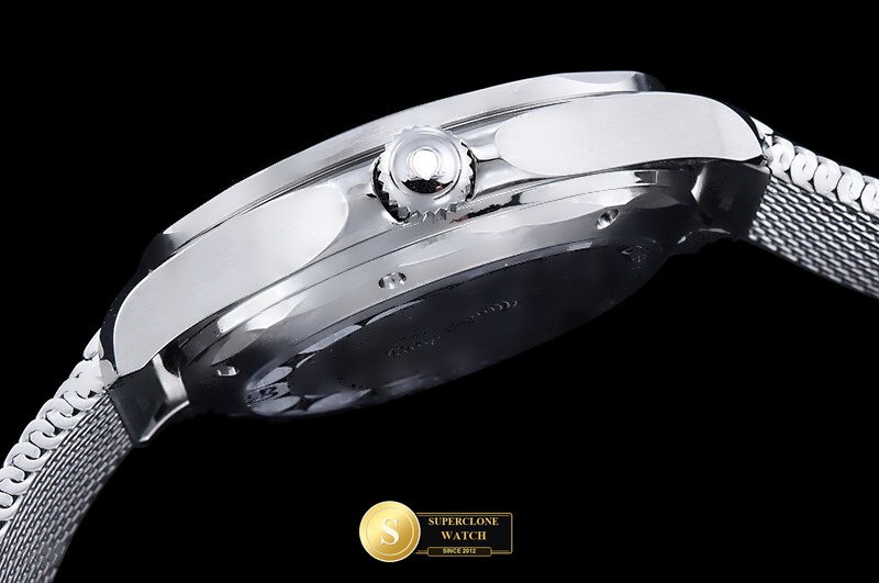 Omega Ref. OMG0921 VSF - On-Wrist Presence & Case Thickness View (Photo 17 of 32)