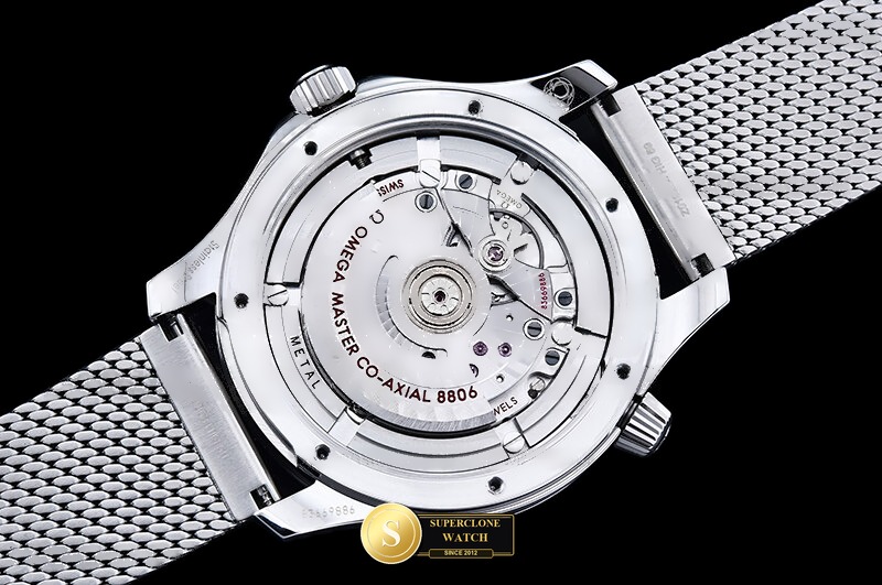 Omega Ref. OMG0921 VSF - On-Wrist Presence & Case Thickness View (Photo 21 of 32)