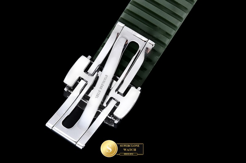 Patek Philippe Ref. 5167 DDF - On-Wrist Presence & Case Thickness View (Photo 13 of 27)