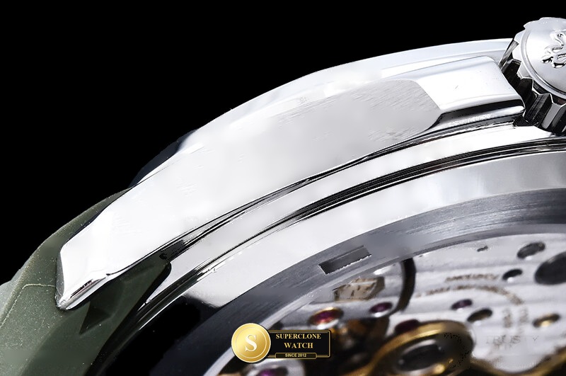 Patek Philippe Ref. 5167 DDF - On-Wrist Presence & Case Thickness View (Photo 17 of 27)