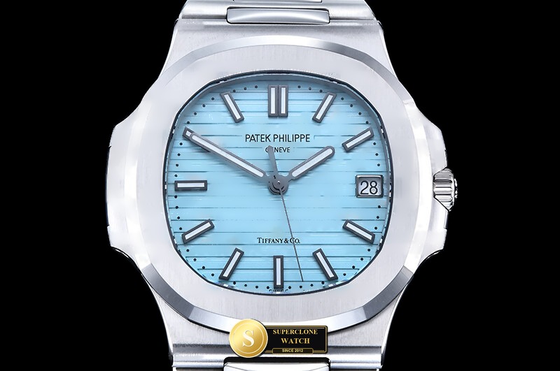 Patek Philippe Ref. 5711 DDF - Clasp & Solid 904L Bracelet Detail (Photo 3 of 27)