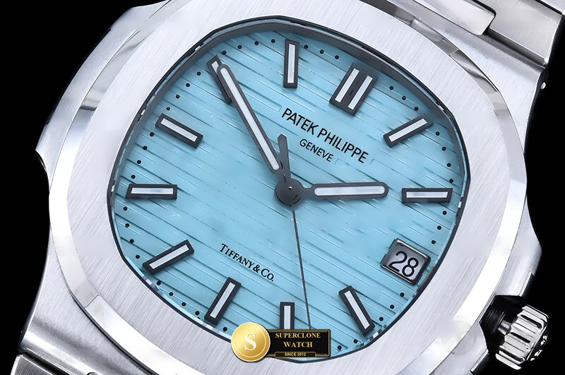 Patek Philippe Ref. 5711 DDF - Lug-to-Lug & Rehaut Engraving View (Photo 5 of 27)