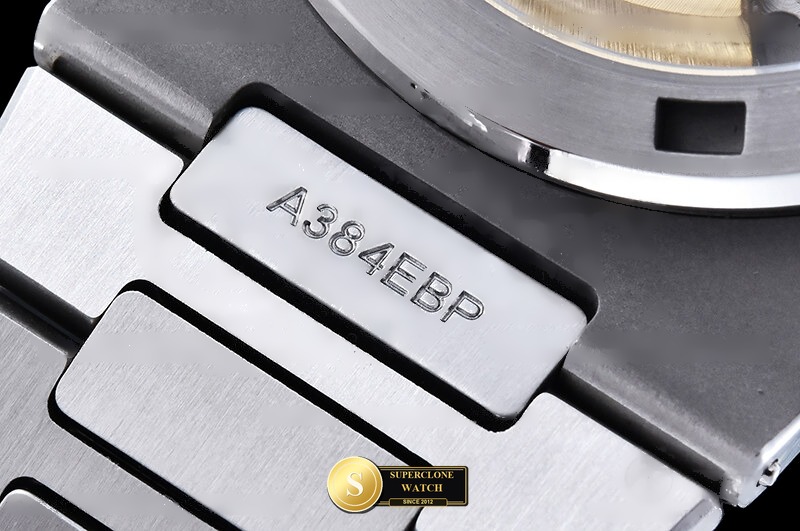 Patek Philippe Ref. 5711 DDF - On-Wrist Presence & Case Thickness View (Photo 15 of 27)