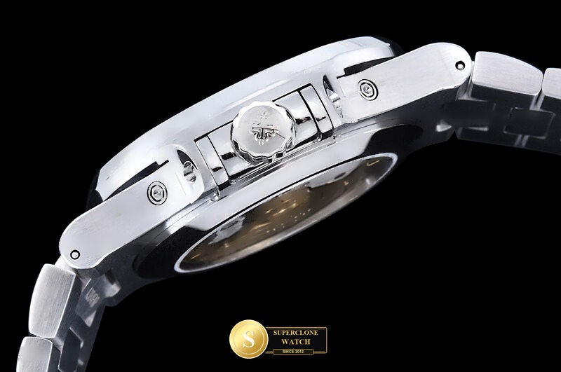 Patek Philippe Ref. PP0526B DF - On-Wrist Presence & Case Thickness View (Photo 13 of 29)