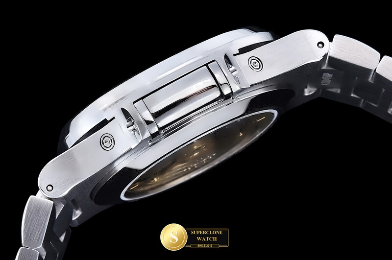 Patek Philippe Ref. PP0526B DF - On-Wrist Presence & Case Thickness View (Photo 15 of 29)