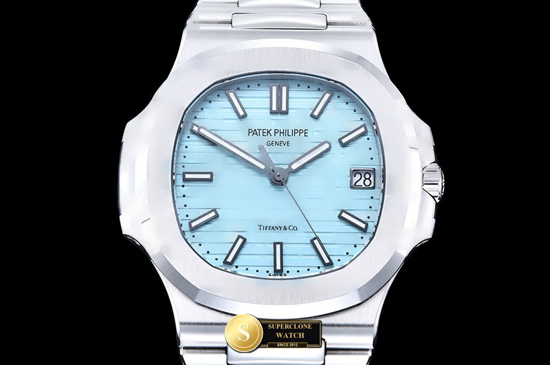 Patek Philippe Ref. 5711 DDF - Clasp & Solid 904L Bracelet Detail (Photo 3 of 27)