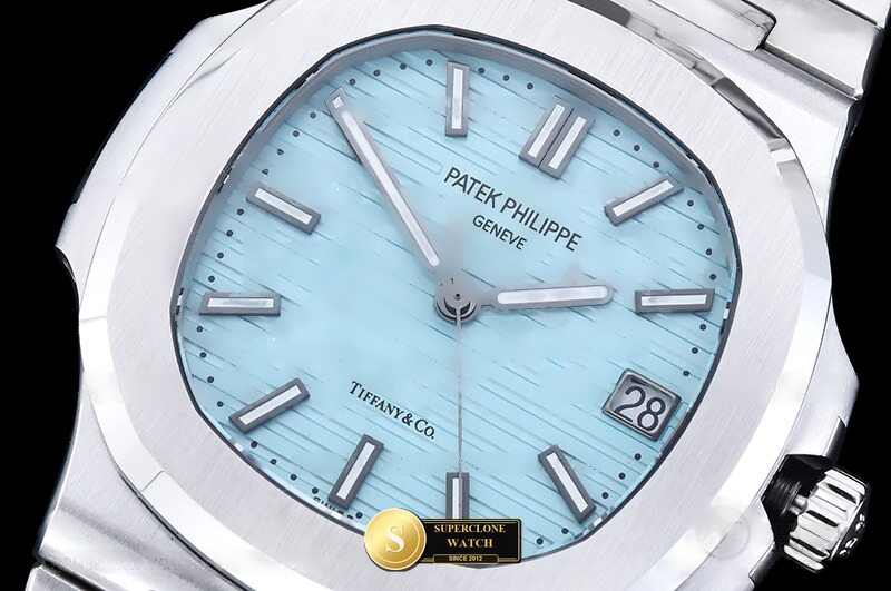 Patek Philippe Ref. 5711 DDF - Lug-to-Lug & Rehaut Engraving View (Photo 5 of 27)