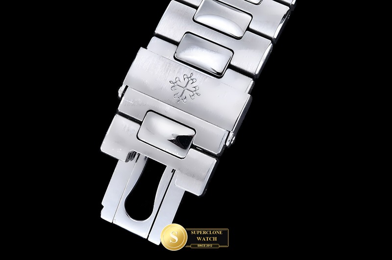 Patek Philippe Ref. 5711 DDF - On-Wrist Presence & Case Thickness View (Photo 11 of 27)