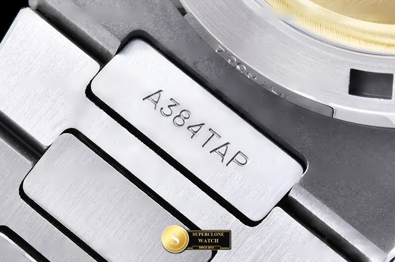 Patek Philippe Ref. 5711 DDF - On-Wrist Presence & Case Thickness View (Photo 17 of 27)