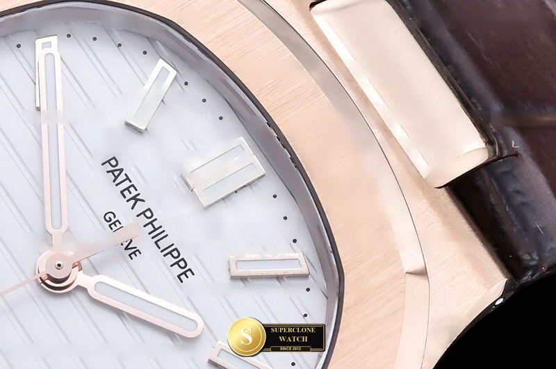 Patek Philippe Ref. 5711 DDF - Lateral Bezel & Sapphire Crystal Profile (Photo 6 of 31)