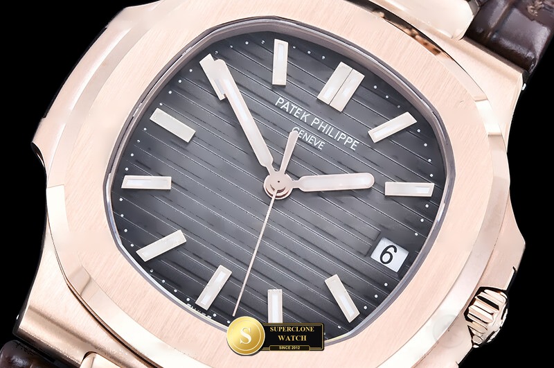 Patek Philippe Ref. 5711 DDF - Lug-to-Lug & Rehaut Engraving View (Photo 5 of 31)