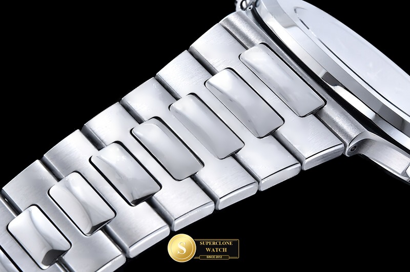 Patek Philippe Ref. 5711 VF - Crown Guard & Dial Lume Verification (Photo 18 of 29)