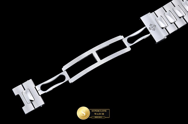Patek Philippe Ref. 5711 VF - On-Wrist Presence & Case Thickness View (Photo 11 of 27)