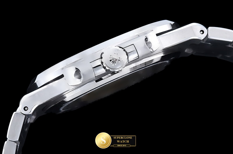 Patek Philippe Ref. 5711 VF - On-Wrist Presence & Case Thickness View (Photo 13 of 27)