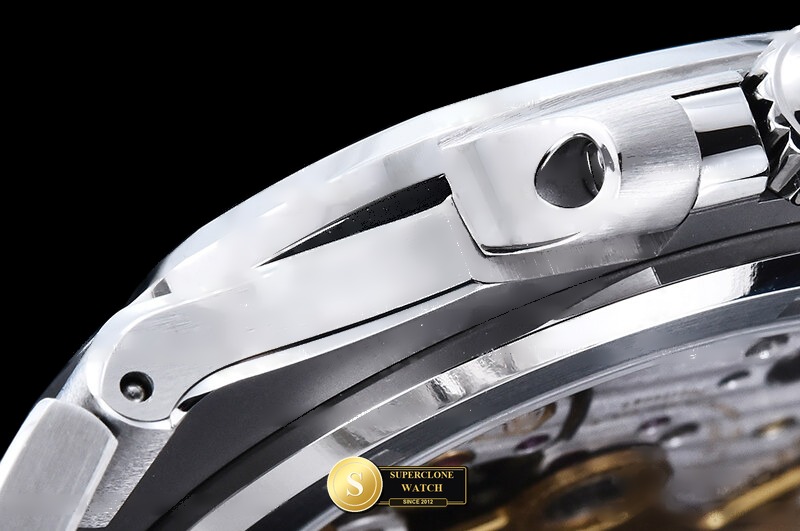 Patek Philippe Ref. 5711 VF - On-Wrist Presence & Case Thickness View (Photo 15 of 27)