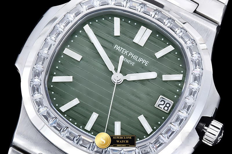 Patek Philippe Ref. 5711 DDF - Lug-to-Lug & Rehaut Engraving View (Photo 5 of 27)