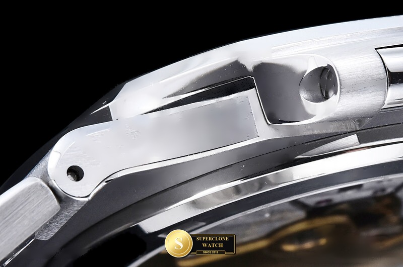 Patek Philippe Ref. 5711 DDF - On-Wrist Presence & Case Thickness View (Photo 17 of 27)