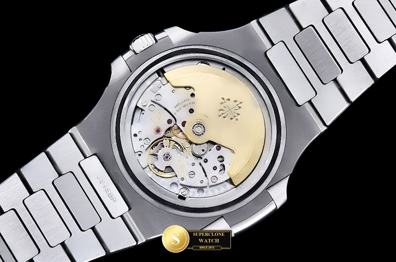 Patek Philippe Ref. 5711 DDF - On-Wrist Presence & Case Thickness View (Photo 19 of 27)