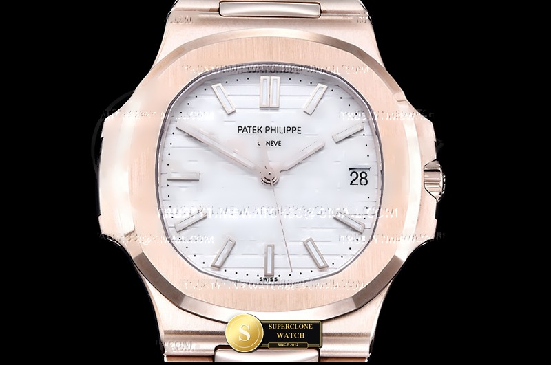 Patek Philippe Ref. 5711 DDF - Clasp & Solid 904L Bracelet Detail (Photo 3 of 31)